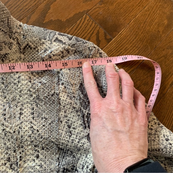 Blacky Dress Berlin Faux Snakeskin Cropped Blazer - Picture 11 of 15